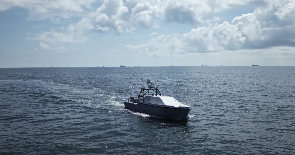 Hürmüz Denizi’nde ABD Helikopteri Düştü, Saronic’in Otonom Suüstü Gemişi Kurtarıma Yardımcı Oldu