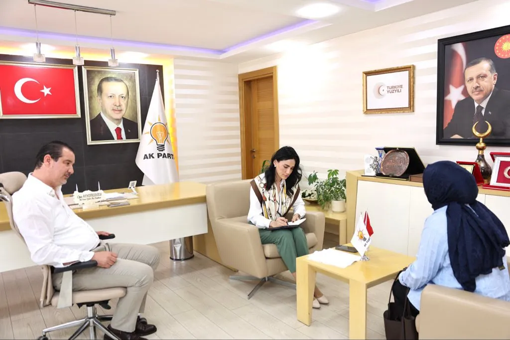 Efeler’de Vatandaşlarla Buluşan AK Parti Milletvekili Seda Sarıbaş