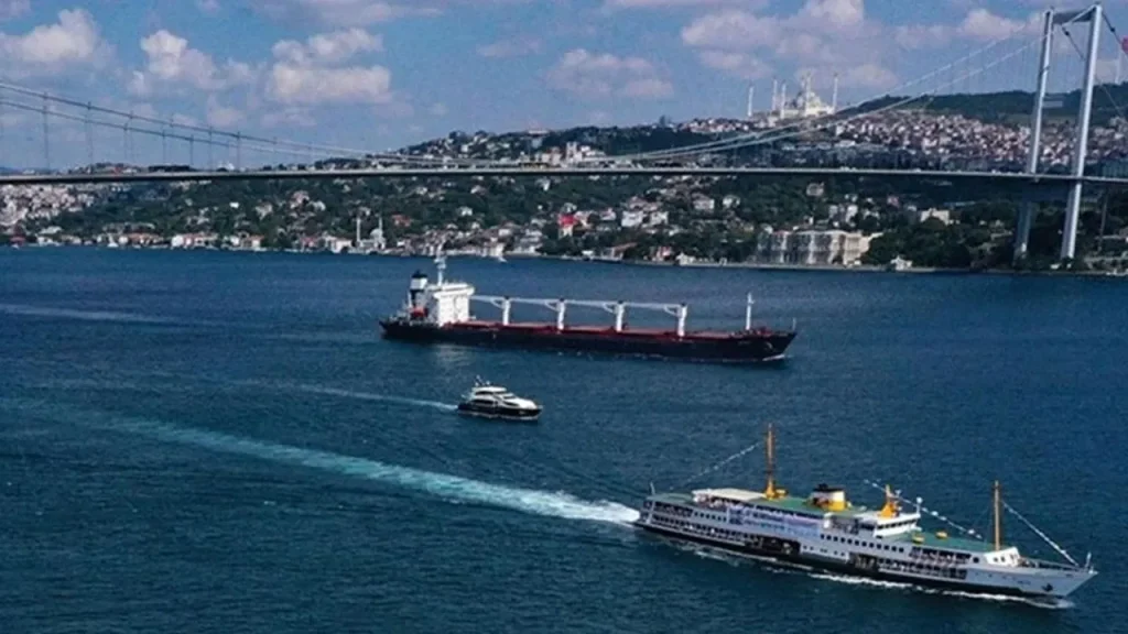 İSTANBUL BOĞAZINDA TRAFİK DURDURULDU