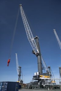 Rotterdam’da Büyük Kaldırma Kapasitesi Artışına İmza Atan Liebherr LHM 800 Mobil Vinç