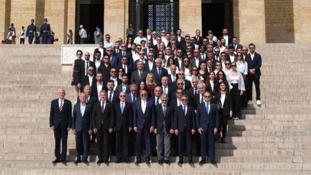 Gazi Atatürk’ün anısına çelenk sunuldu; ‘Denizciliği Türk’ün büyük millî ülküsü…