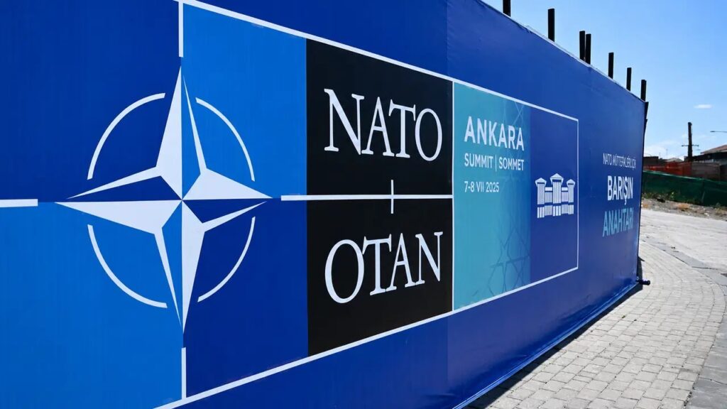 ABD Başkanı Trump, NATO Zirvesi Öncesi Air Force One ile Ankara’ya İndi