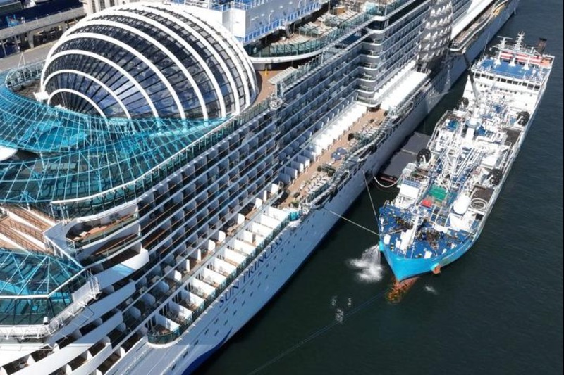 Napoli Limanı’nda Sun Princess İçin İlk LNG Gemiden Gemiye İkmal Operasyonu Tamamlandı